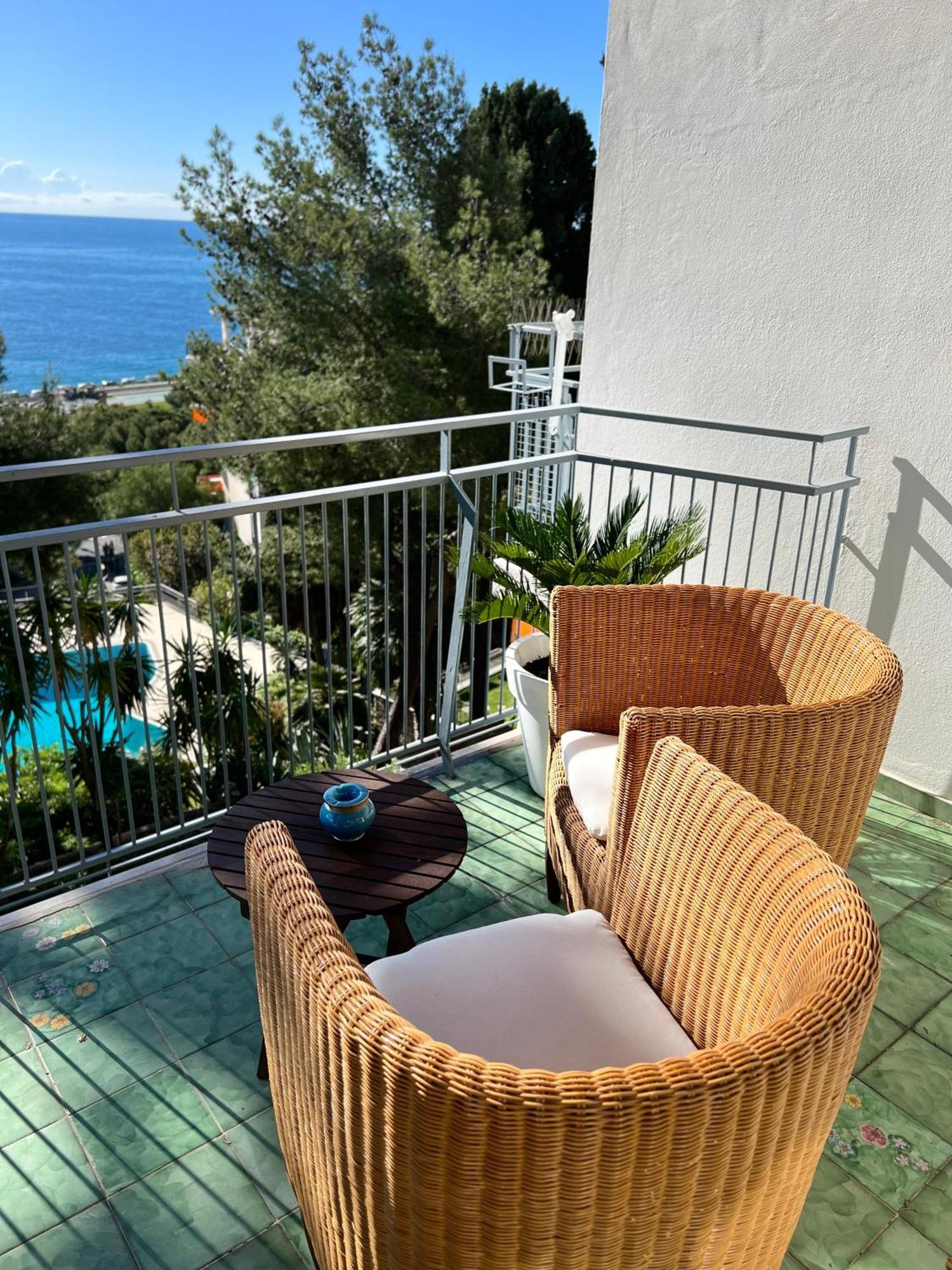 Mamariviera Home Holidays Sanremo - Casa Vista Mare Con Piscina Exterior foto