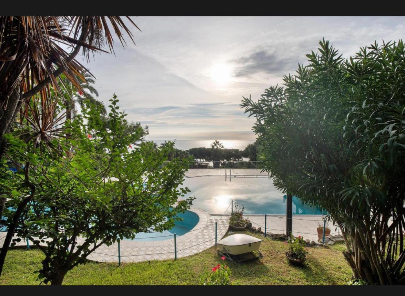 Mamariviera Home Holidays Sanremo - Casa Vista Mare Con Piscina Exterior foto